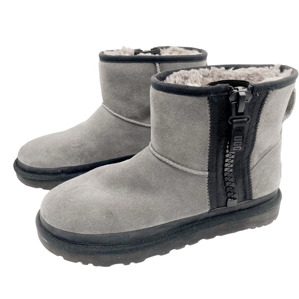 🚨SALE🚨 UGG Mini Classic Zip Bootie, Size 9